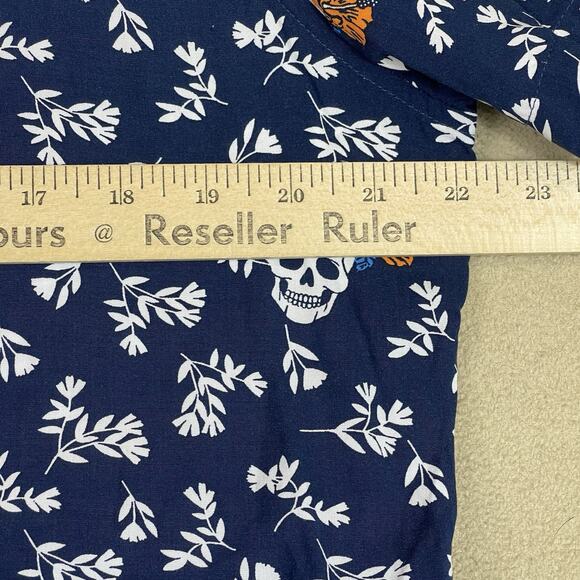 Catamaran Shirt Mens M Blue Flowers and Skulls Print Short Sleeve Button Up - Picture 4 of 8